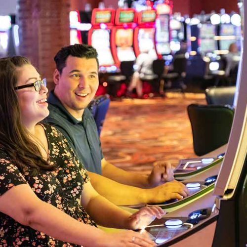 Best Casinos North Dakota Magic Smiling Couple Playing Slots