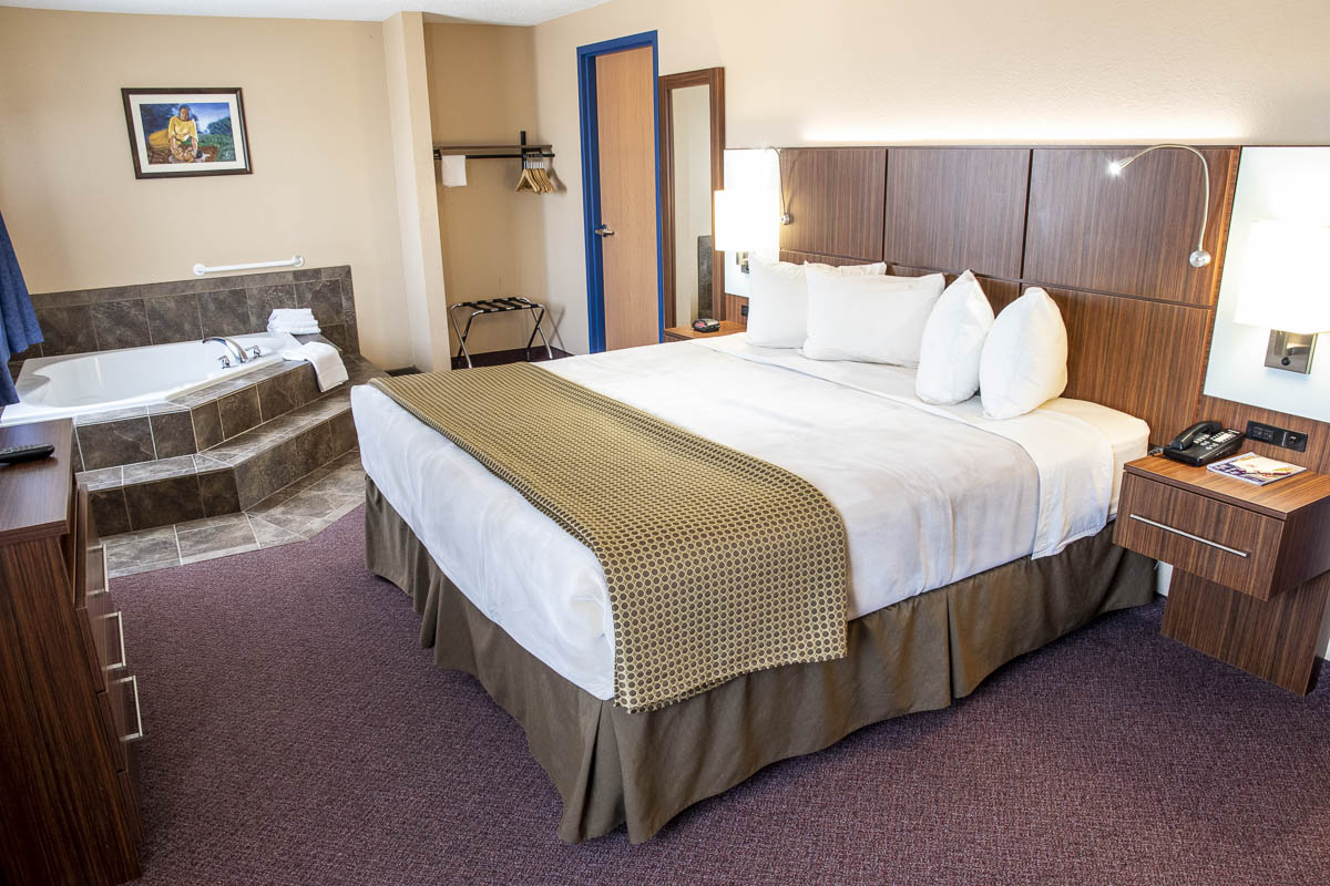 Dakota Magic Hotel 1 Bedroom Suite King Bed