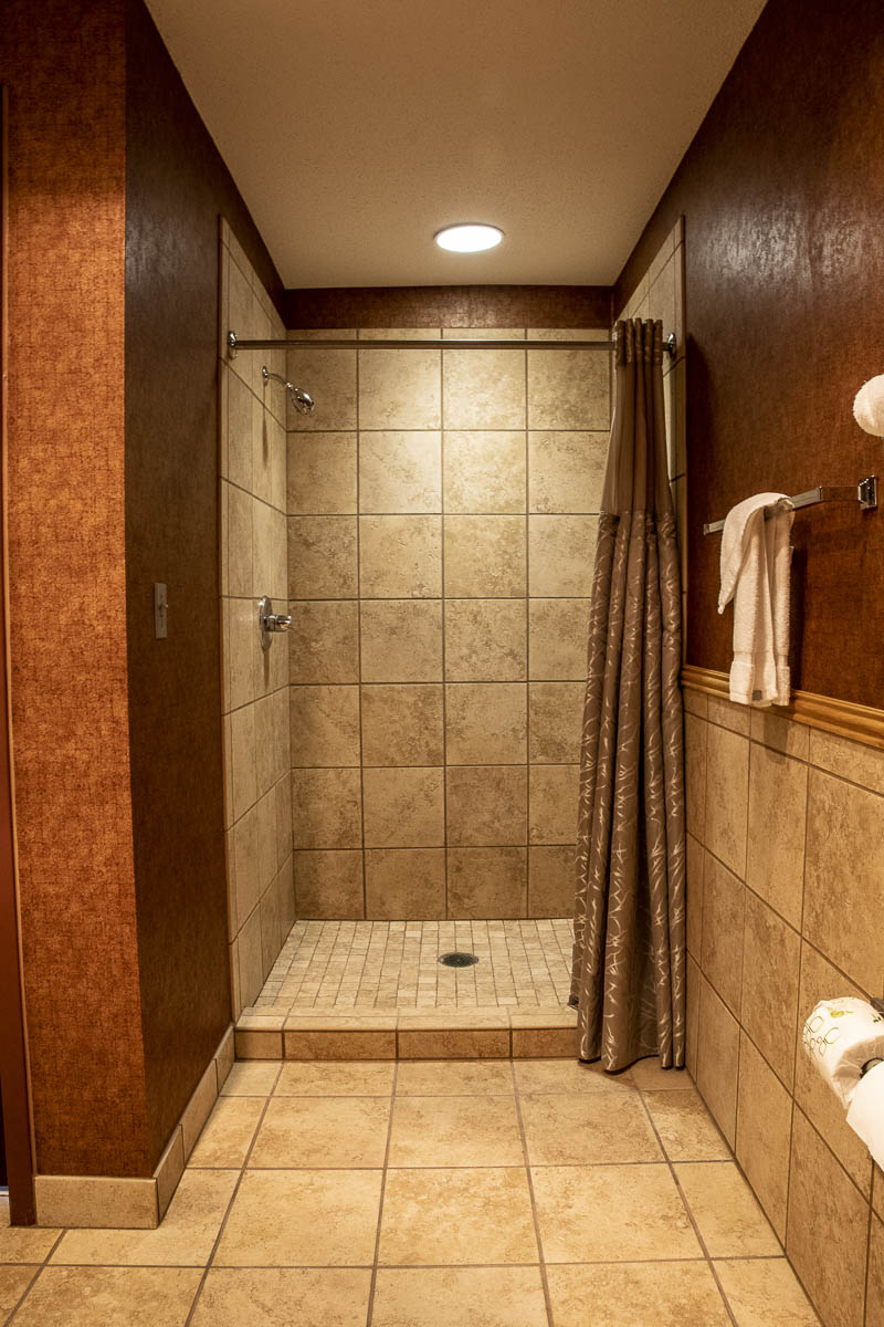 Dakota Magic Hotel Hospitality Suite Shower