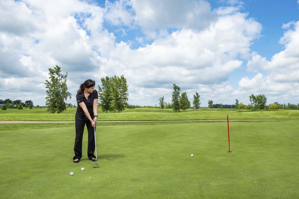 Dakota Winds Golf Course Putt Shot Girl